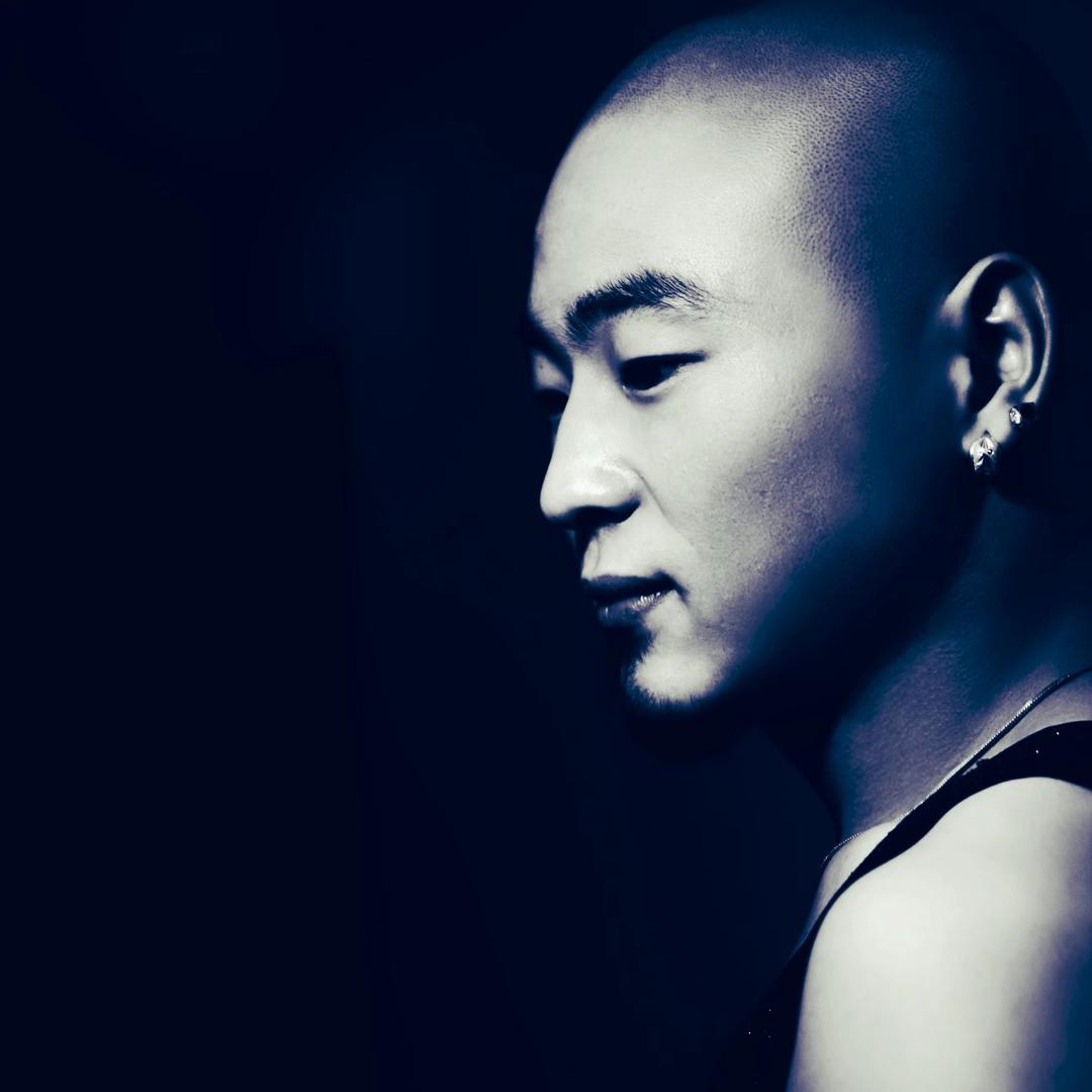 华语男歌手仲翔