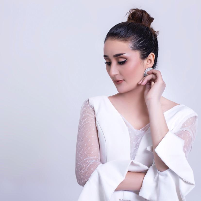 夏合尔扎提高级化妆师