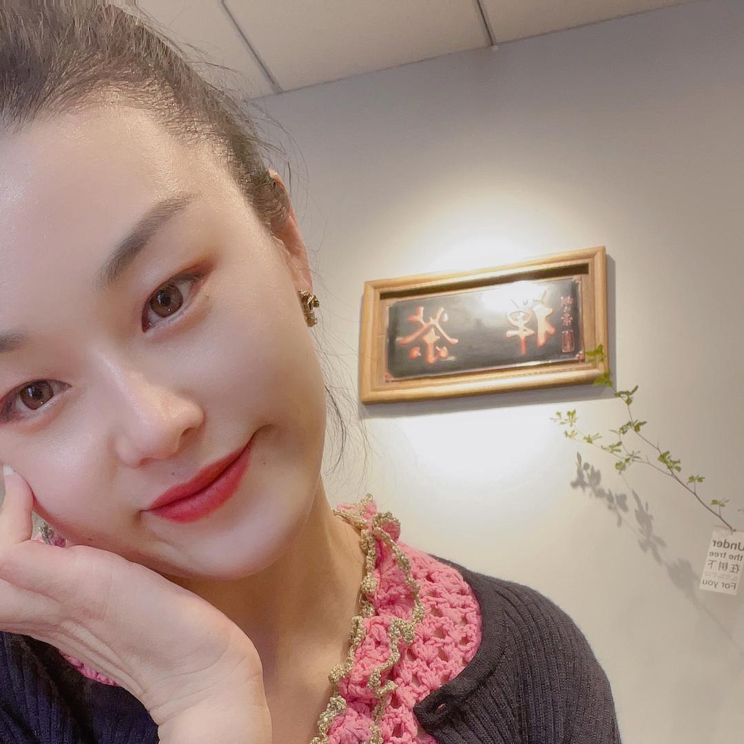 爱穿开衫的牛小姐