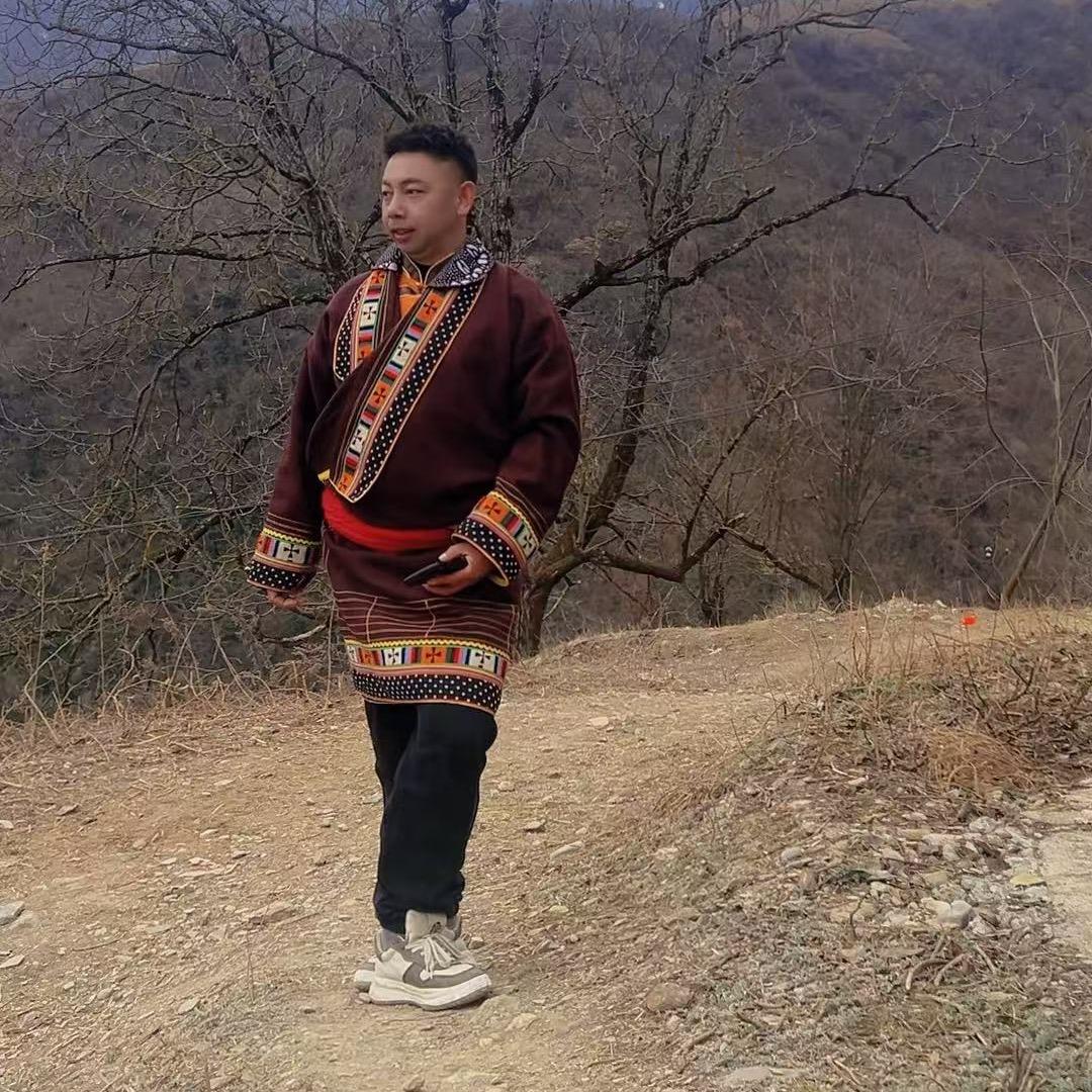 🏃爱跳舞的男孩🏄