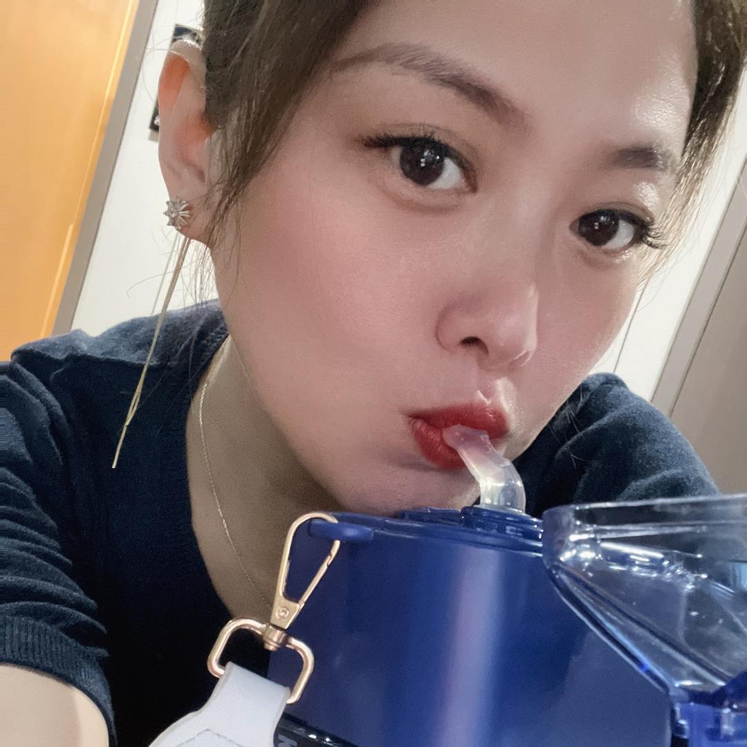 快乐的小妮