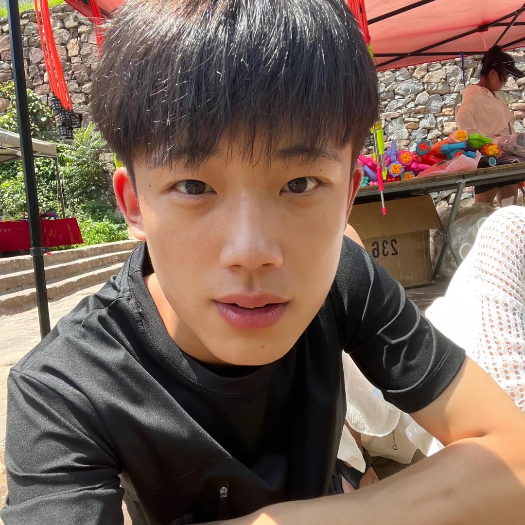 卖萌门牙被打飞