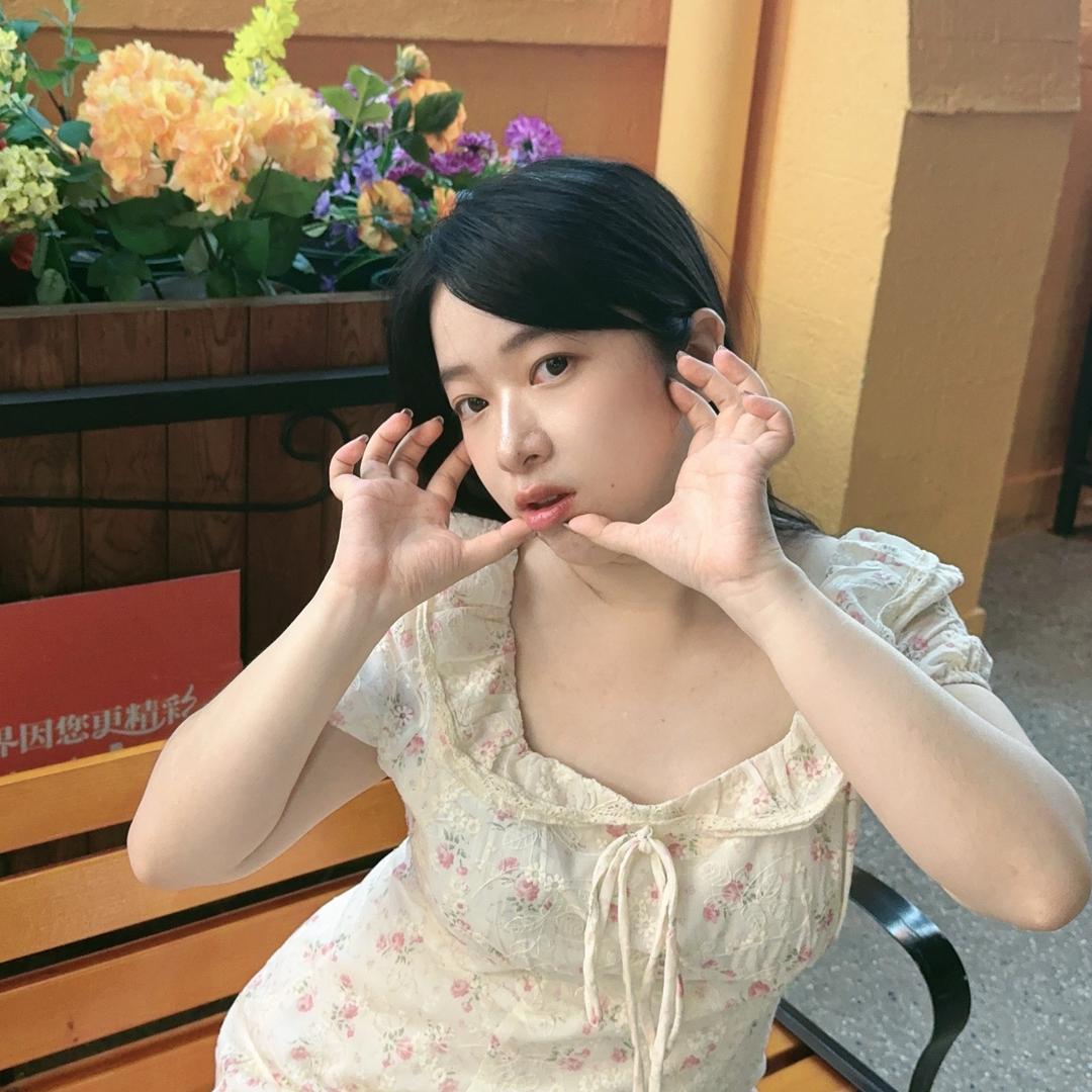 150斤的大脸华