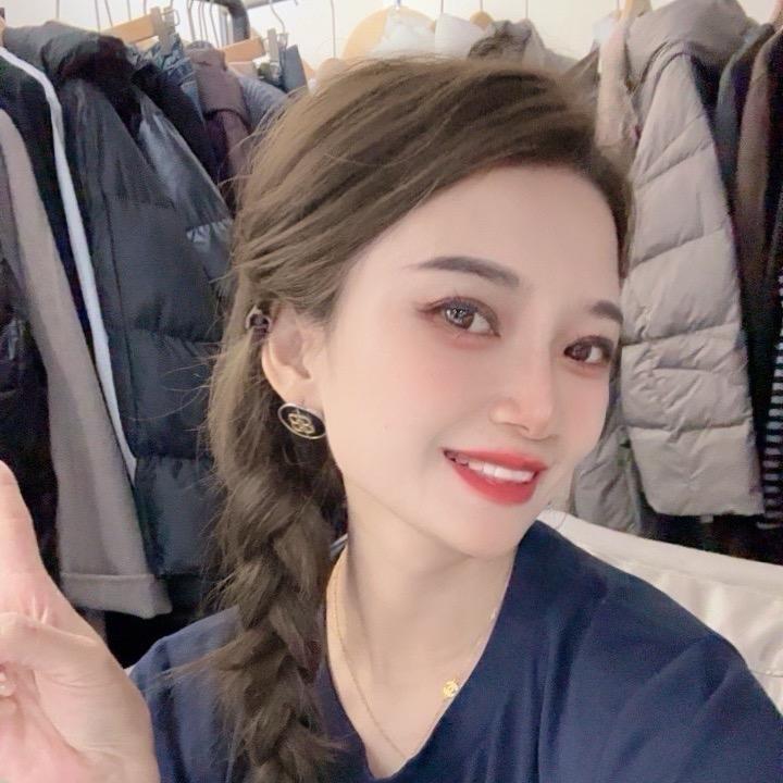 来亚穿搭