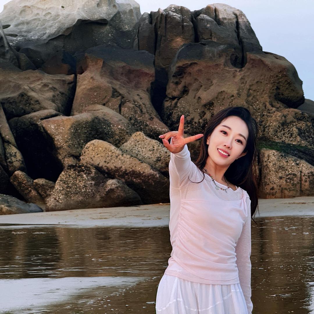 主持人贺婷