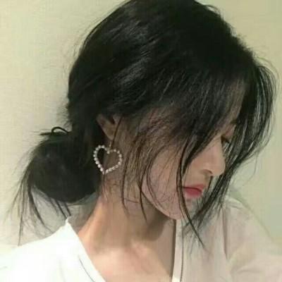 菠萝包女孩