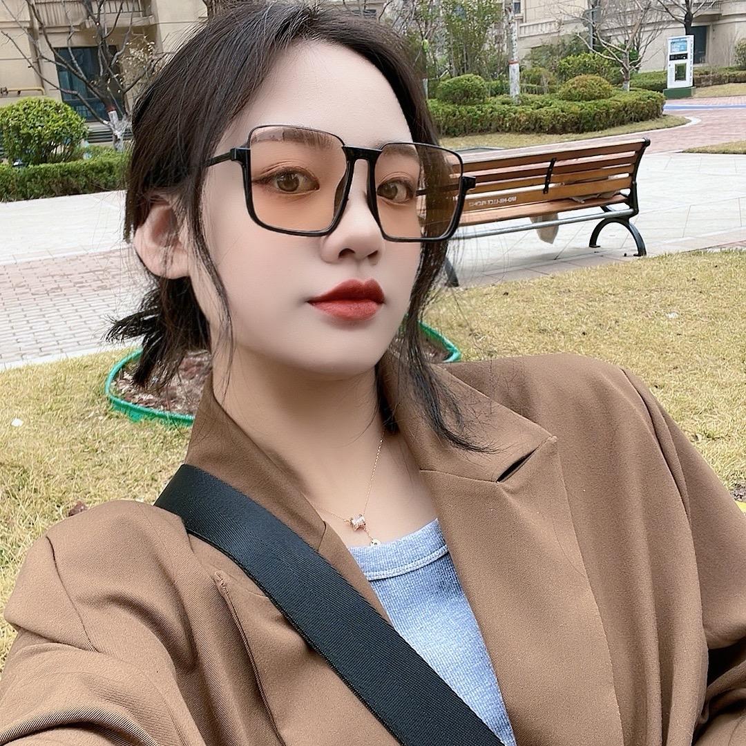 XU.