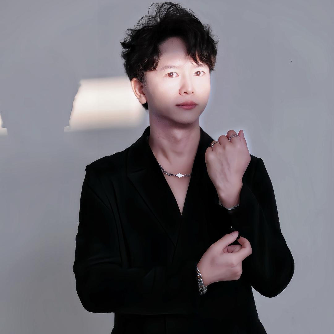 敖明 -樟树发型设计专家