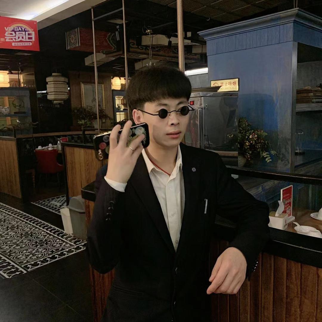 淼淼淼，小哥