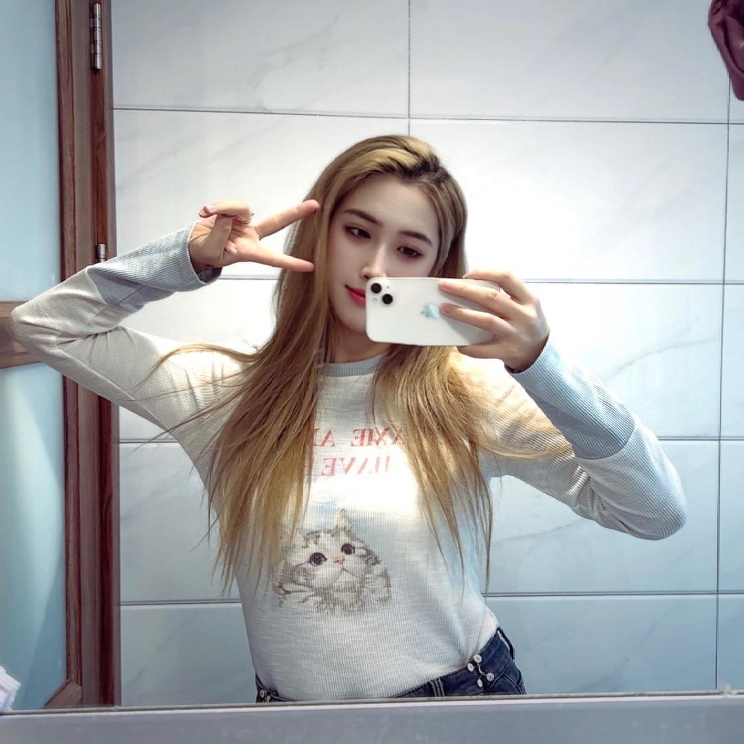 【张 张】