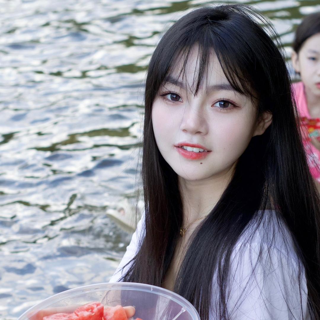 小燕子的虎牙……
