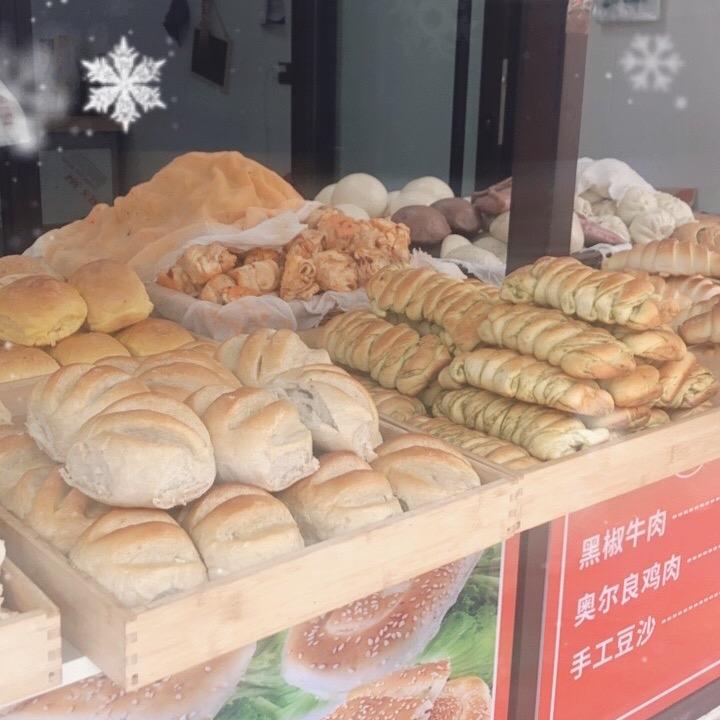 二岗现烤现做各种馍馍，奇台蒸饼，酸奶等