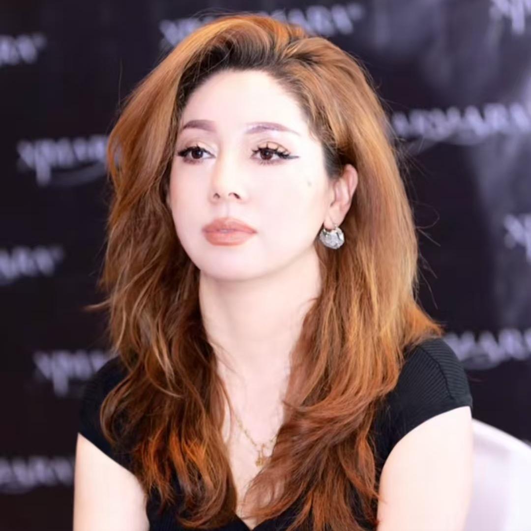 其合热吐依化妆师