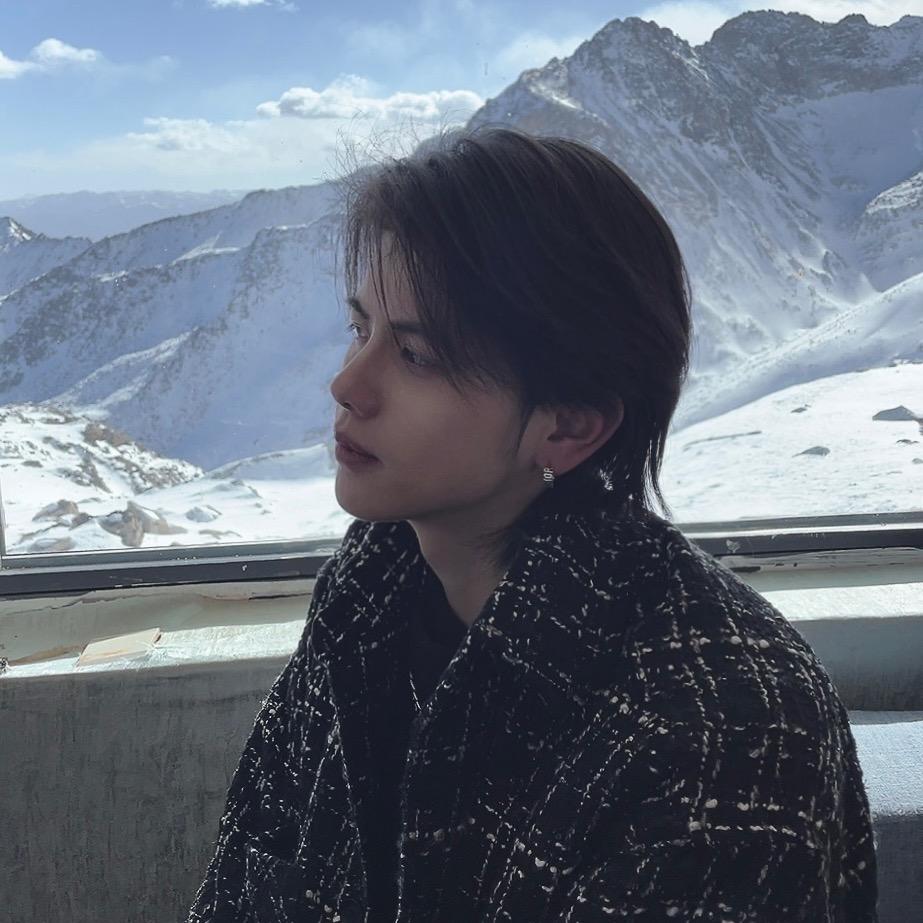 𝐌𝐨𝐨𝐧𝐥𝐢𝐭