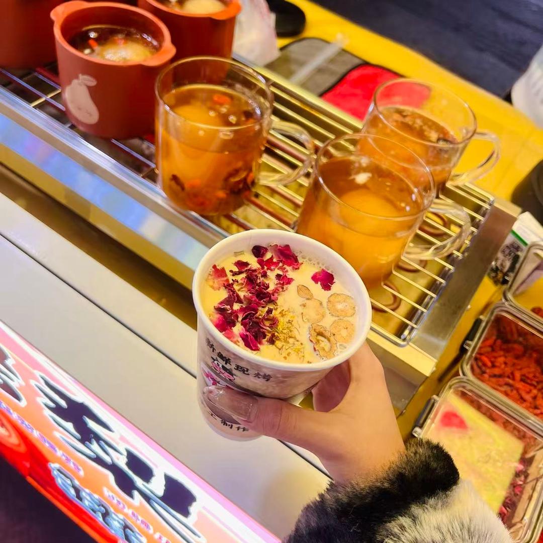 摆摊卖罐罐烤奶，花式烤梨的负婆