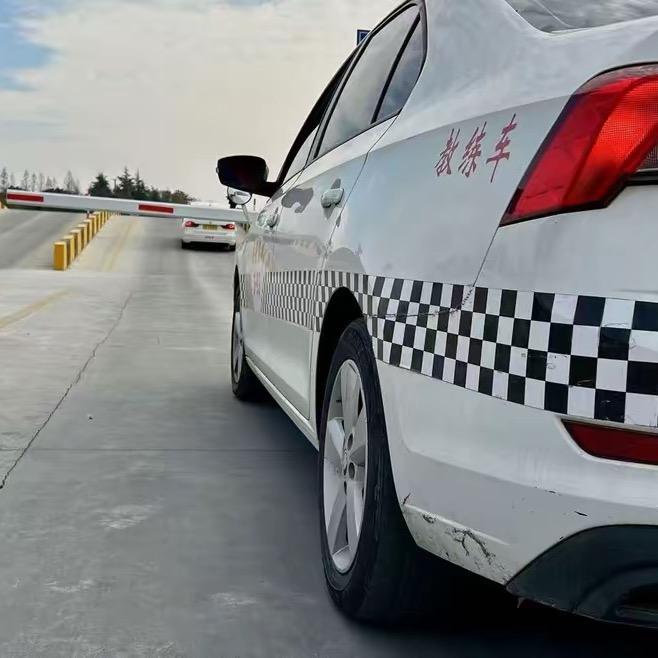 阿耀-驾考班主任