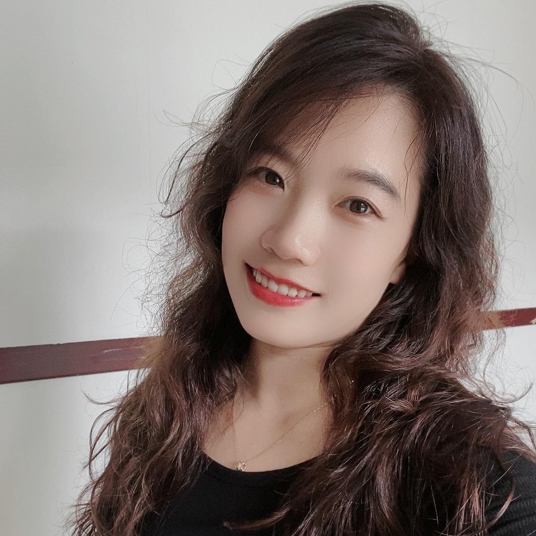 爱笑的小维
