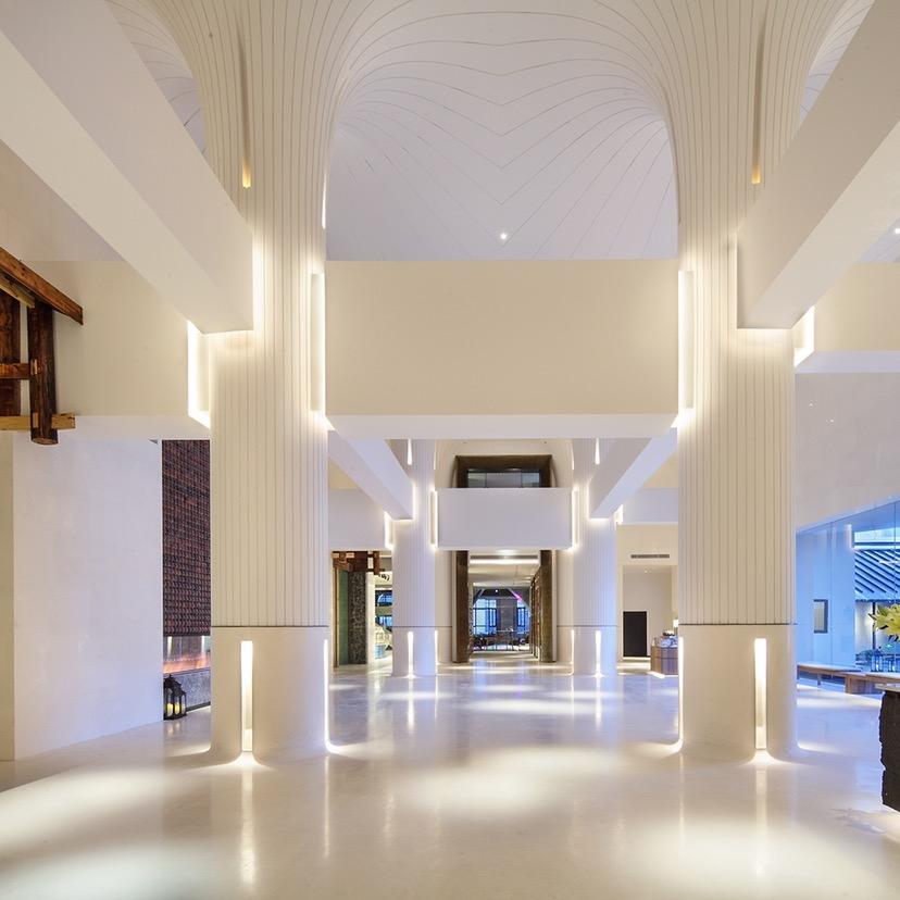 林芝悦皇冠度假酒店