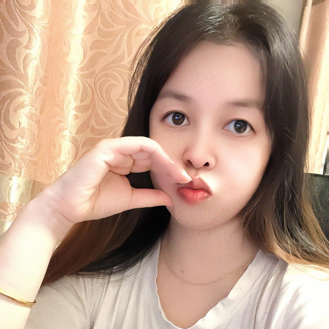 圆圆脸的小姐姐