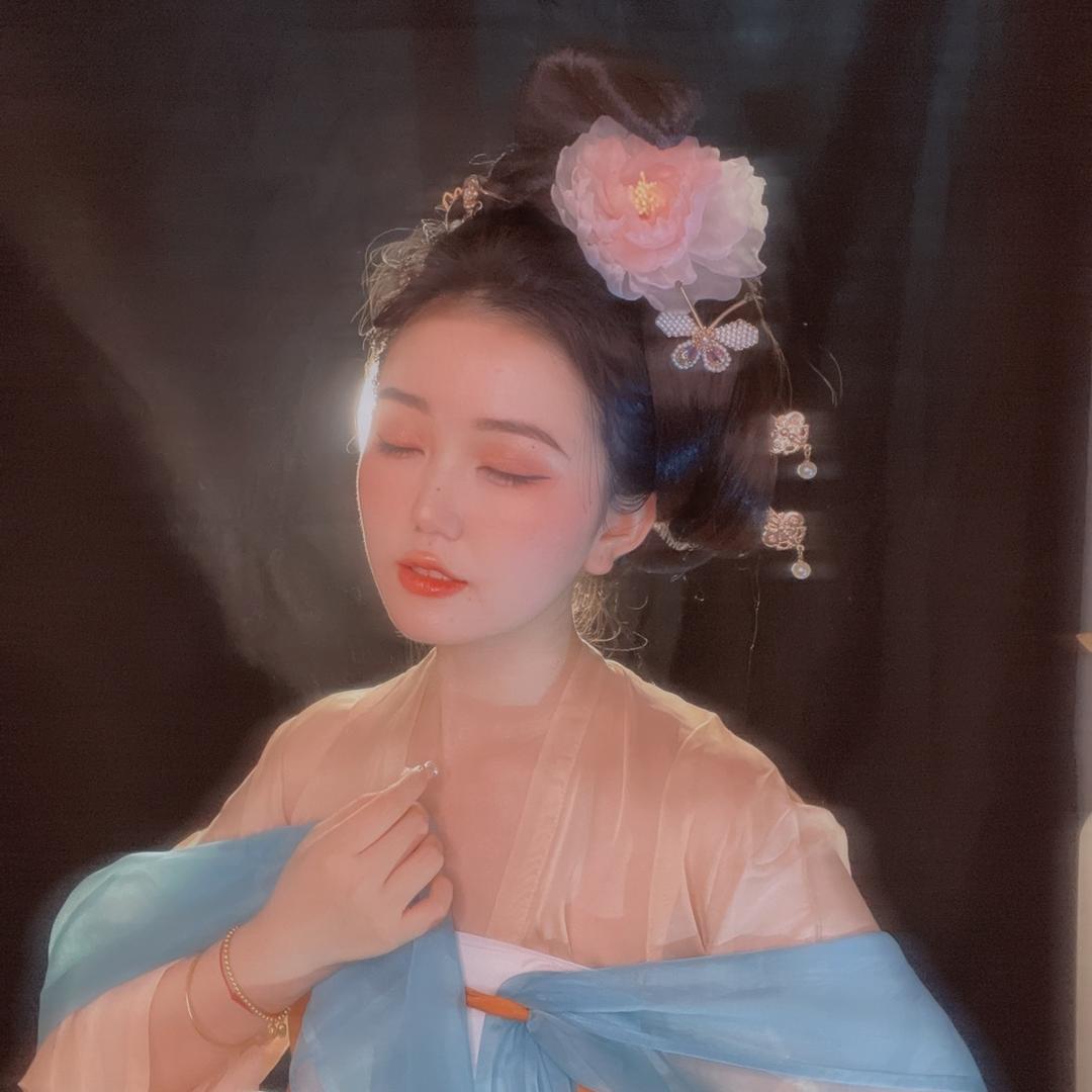 南姗在长沙做古风妆造