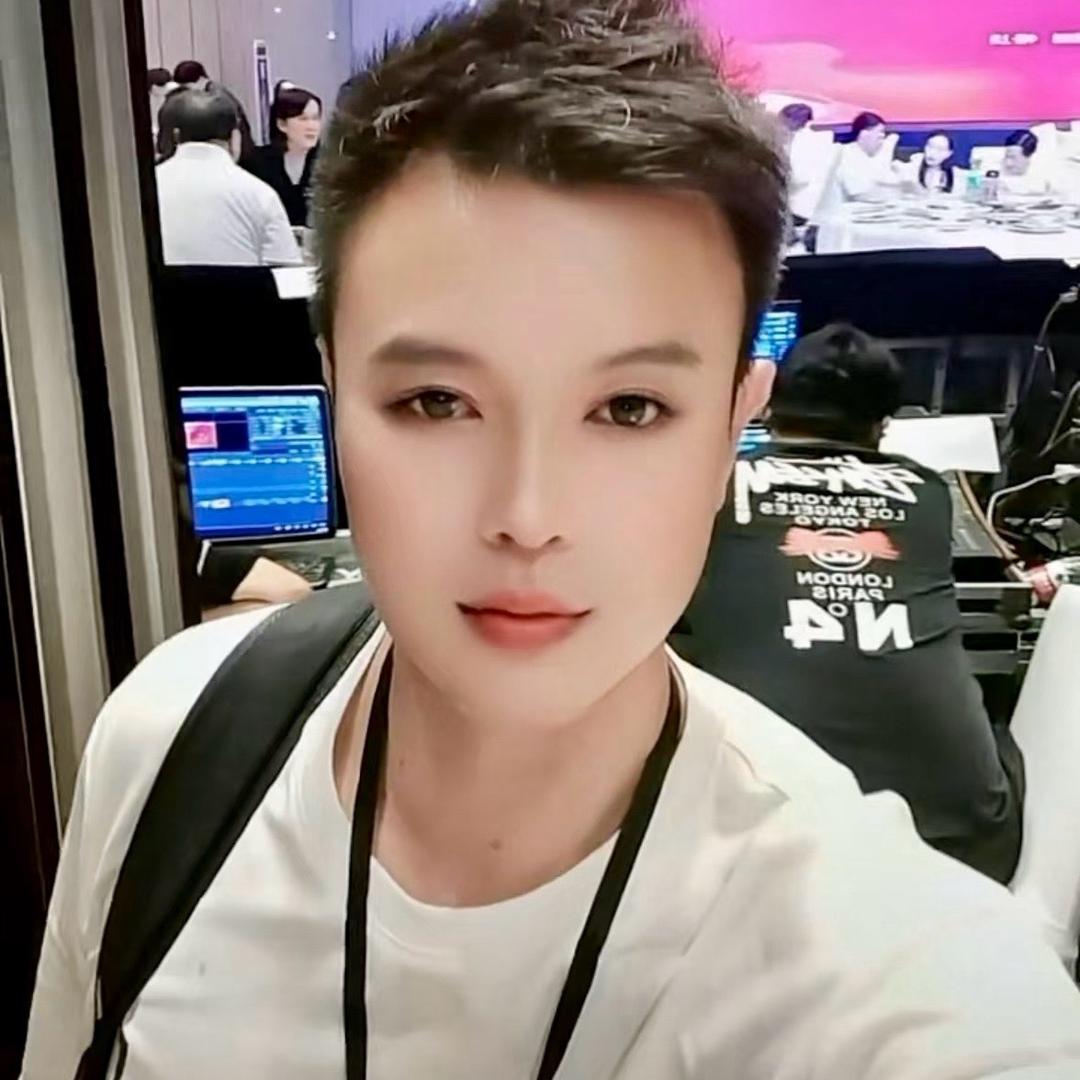 a李哥