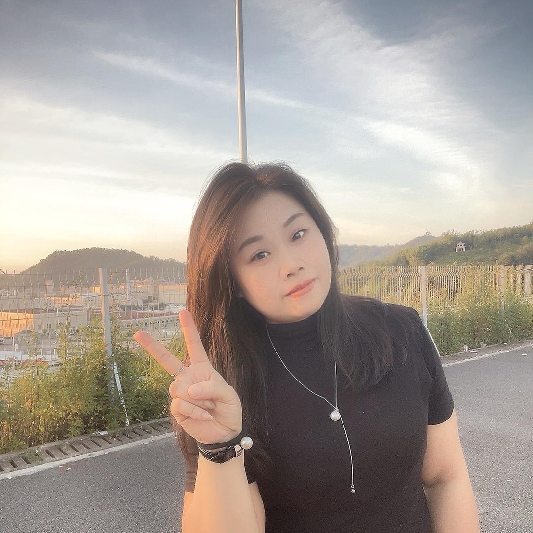 伊小姐。