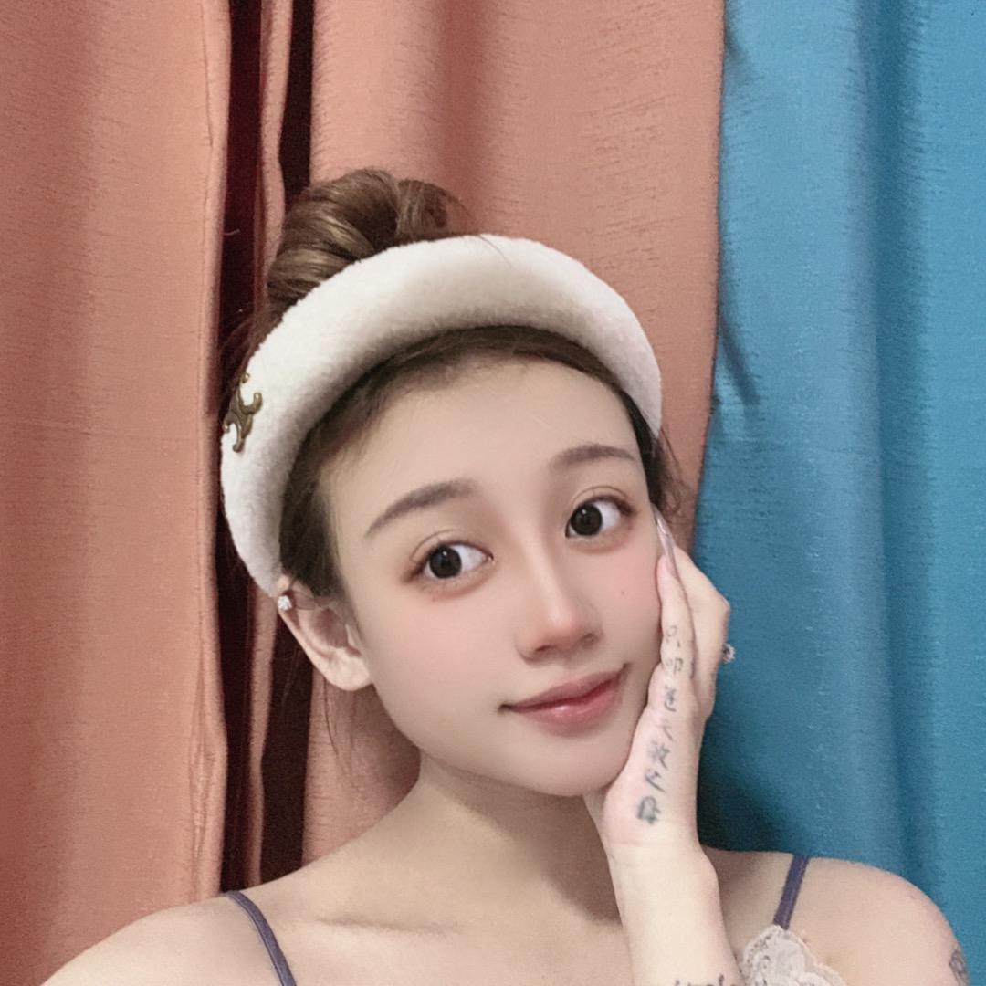 Miss Zhou💋