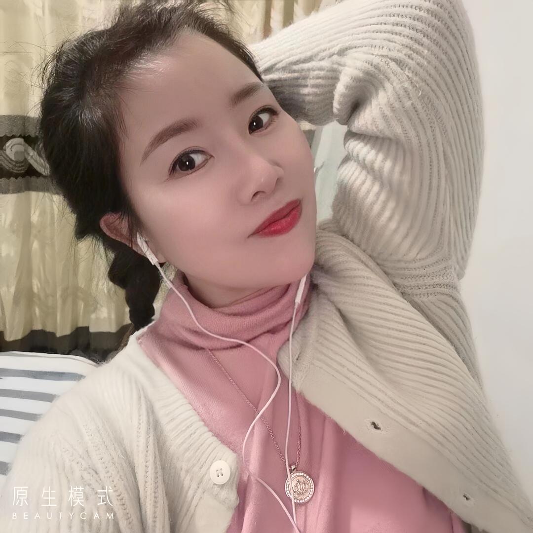 浅笑 .