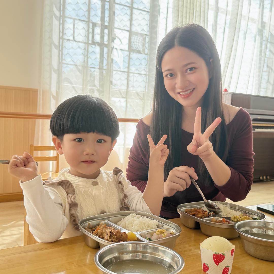 小年年👧