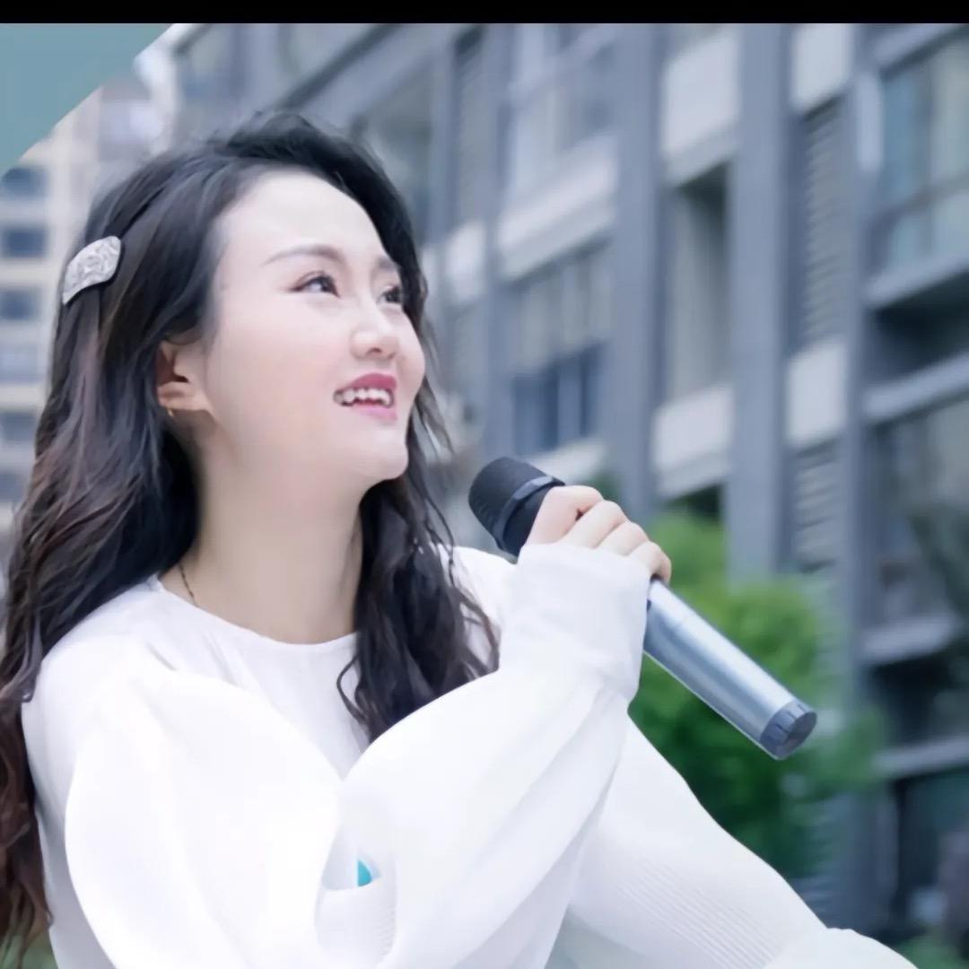 浪浪  二小姐小跟班