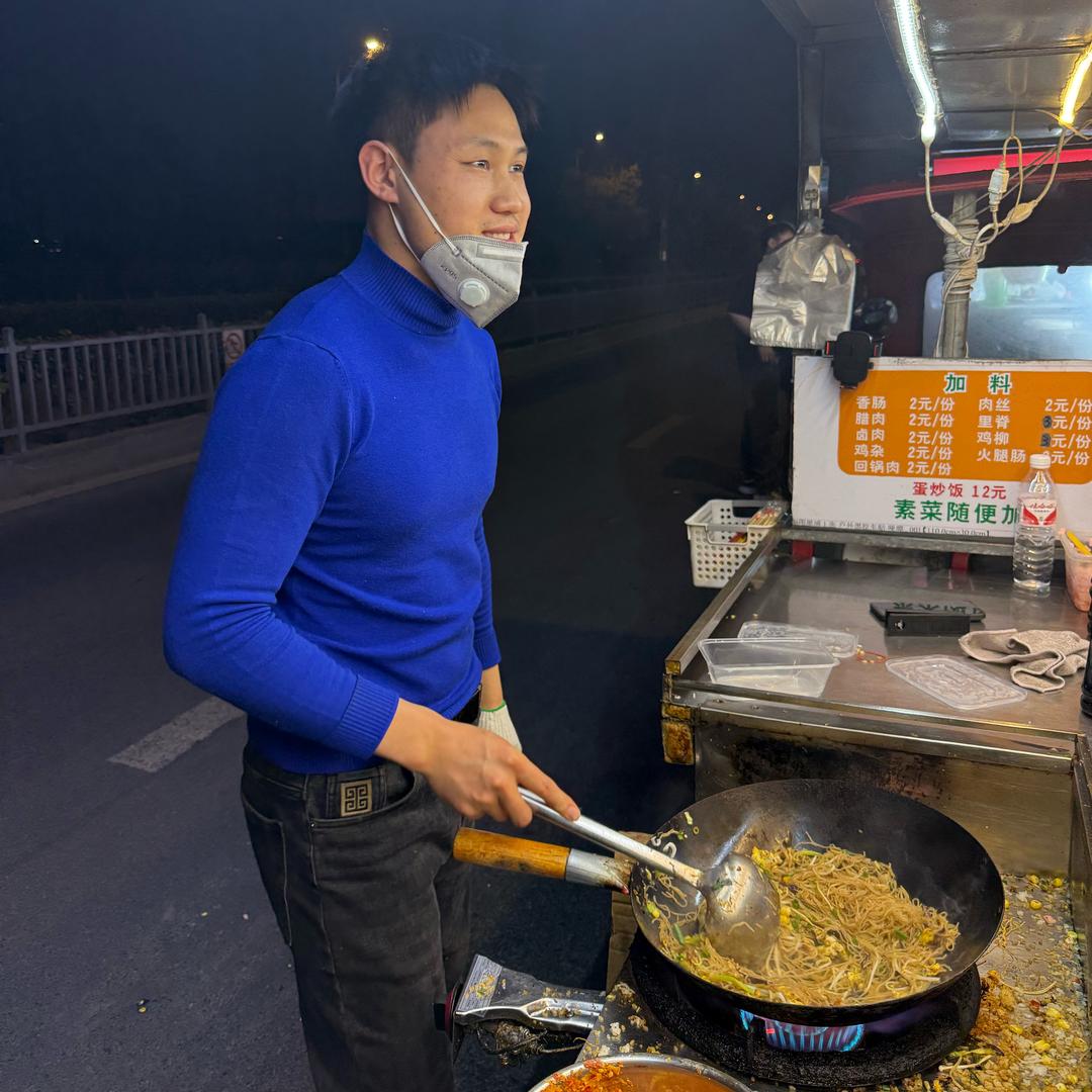 老铁自助式炒饭（干净又好吃）