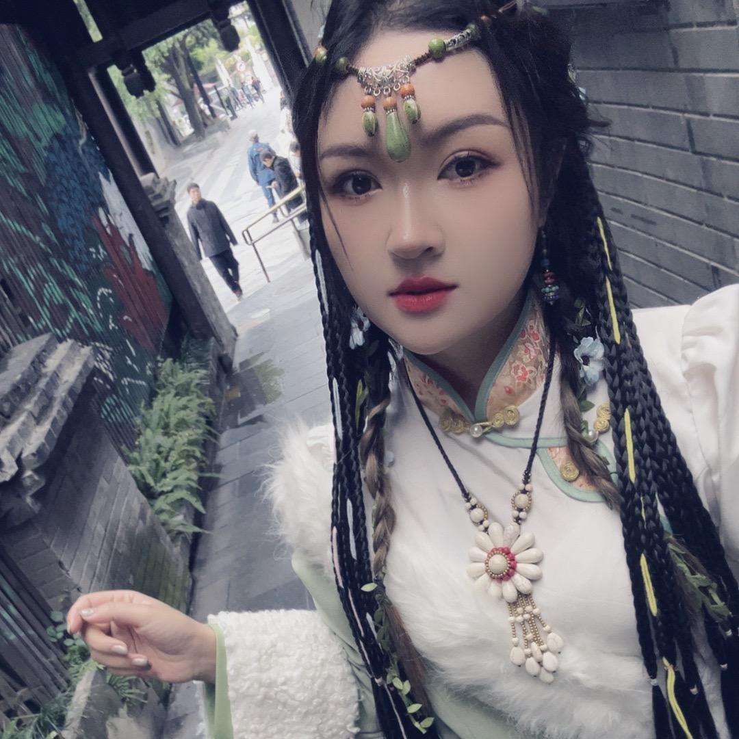 在筠连开美容店的伊璇