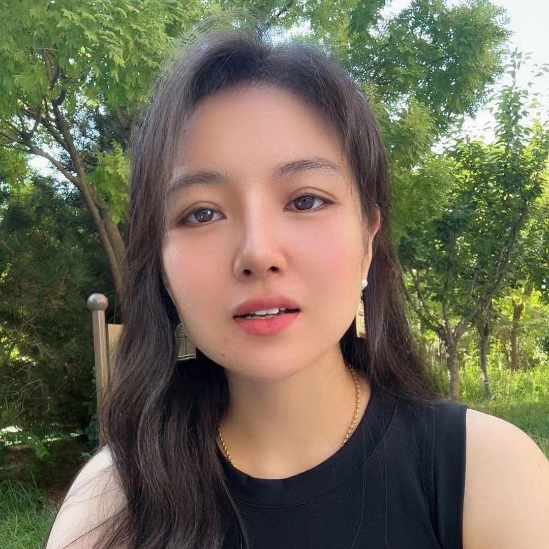 鲸鱼带娃游世界