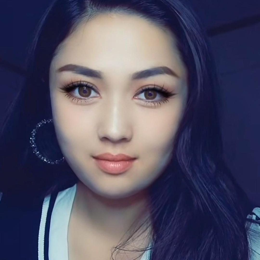 阿依努尔睫毛