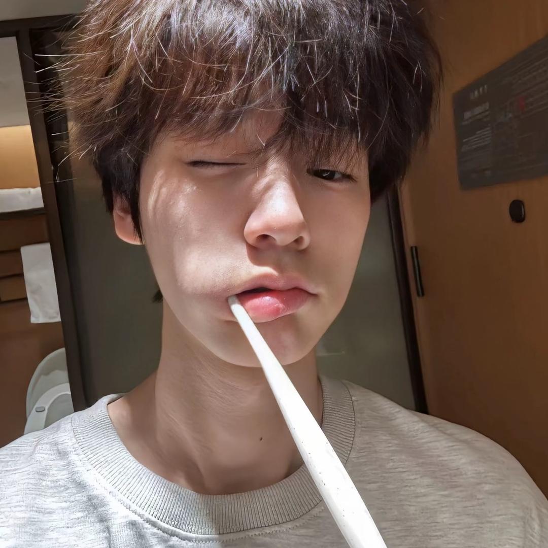 睿睿vv