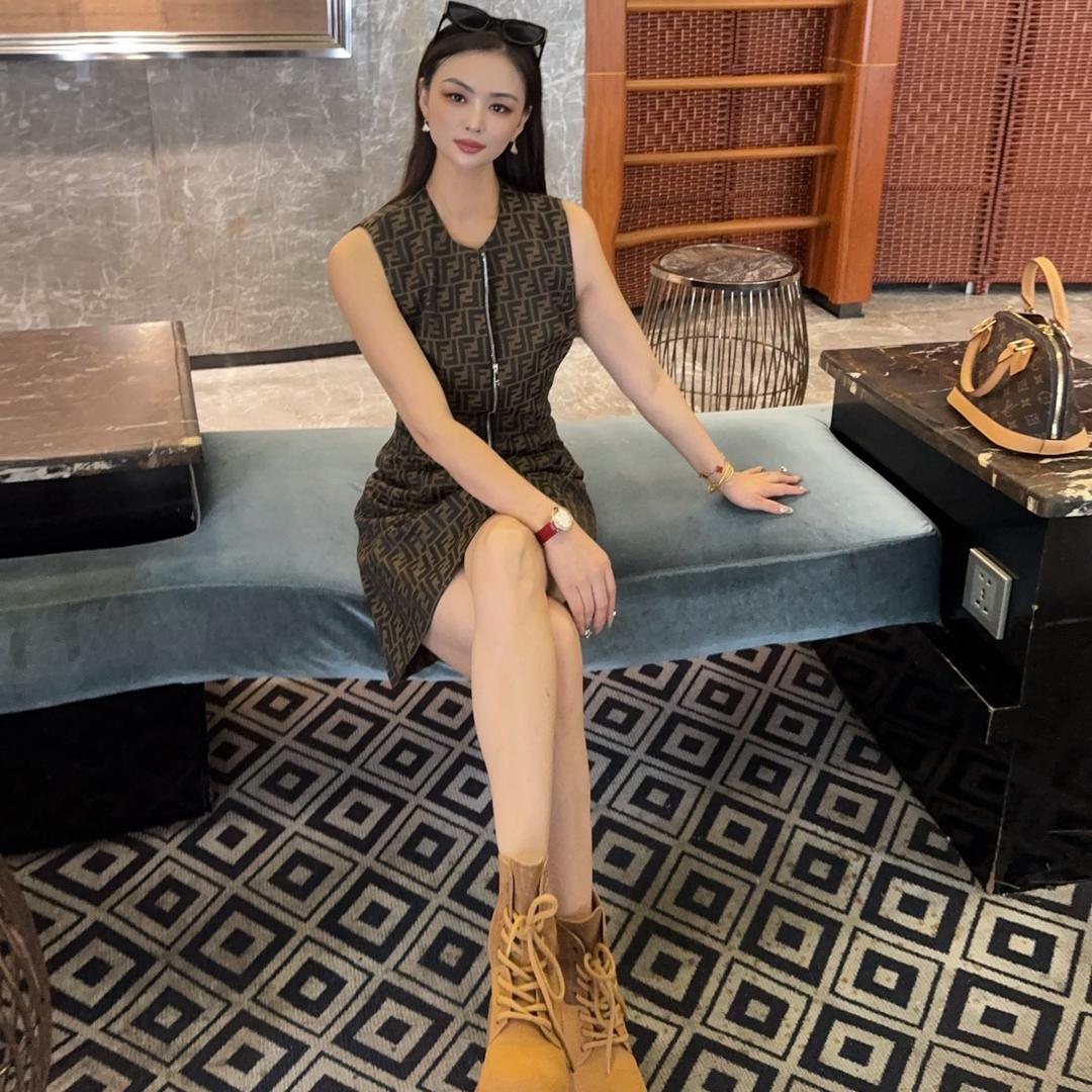 罗庄七月女装集合店