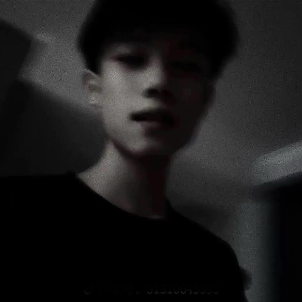 有点小u伤.