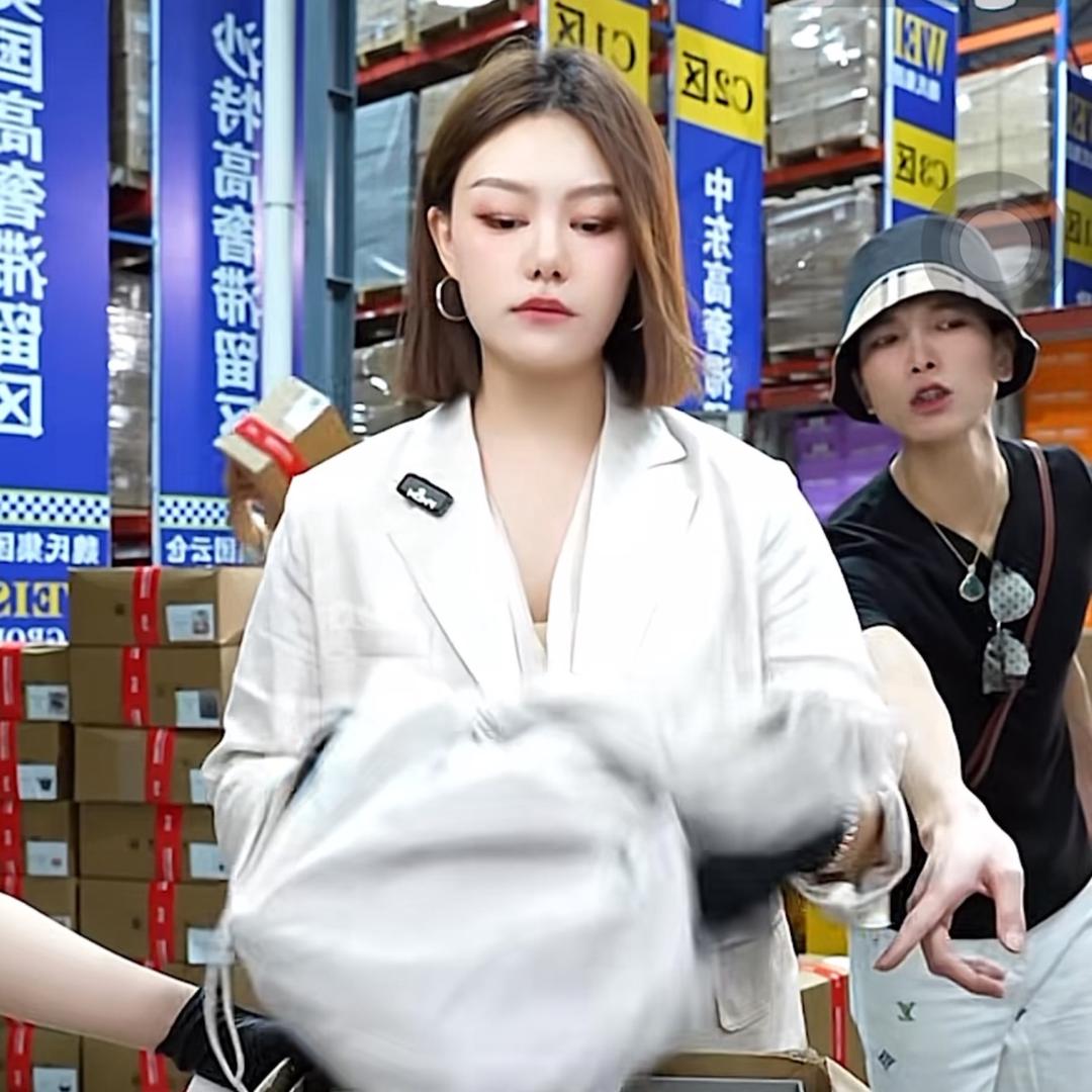魏哥小老弟