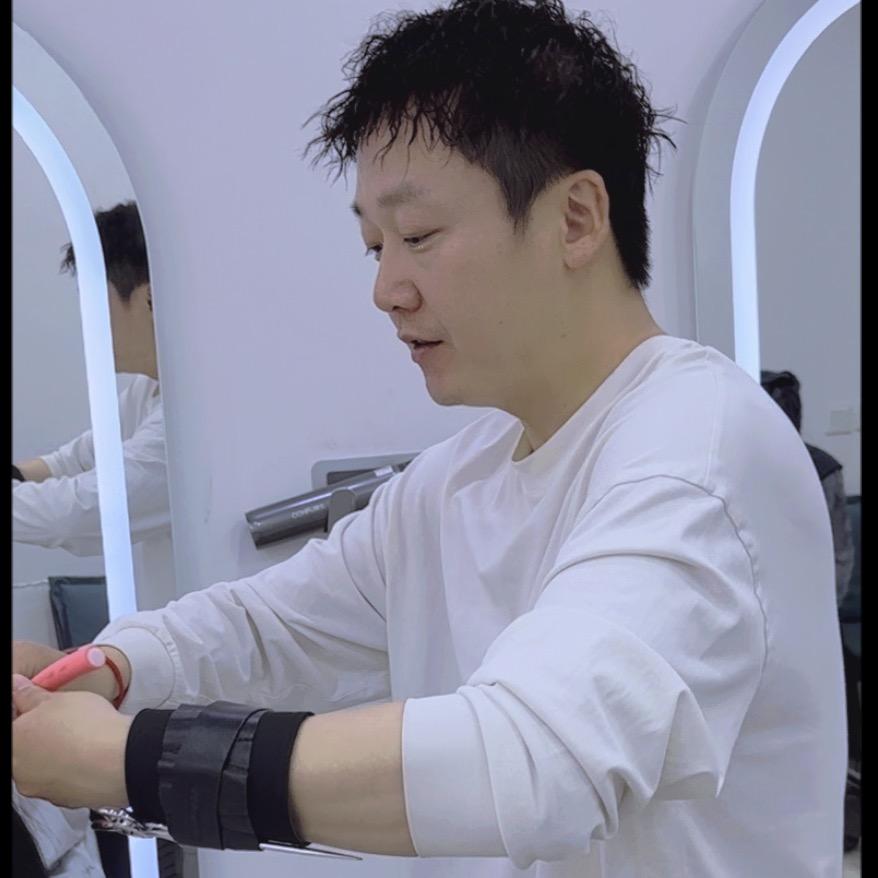 小军老师 爱烫发