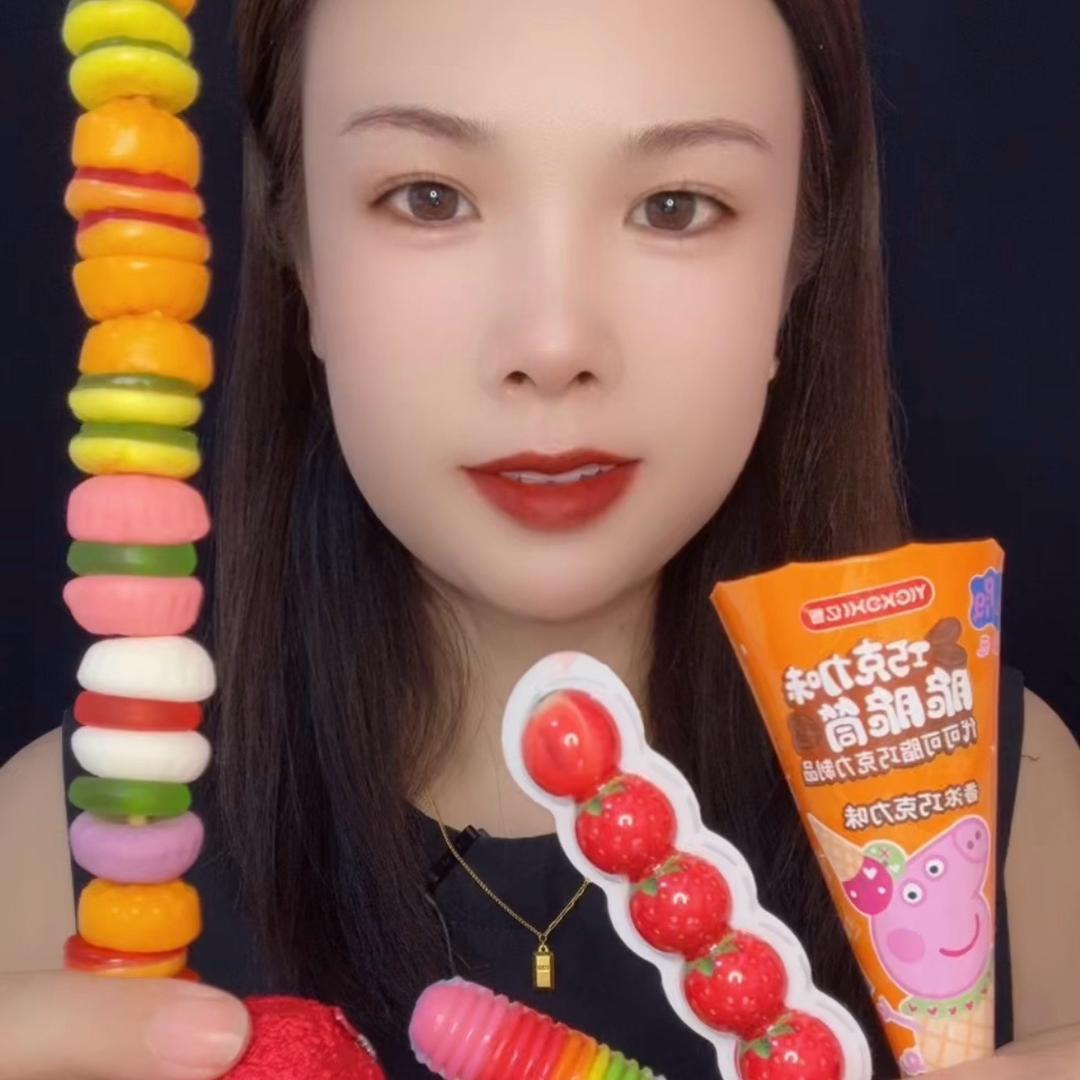 萱萱爱吃喝