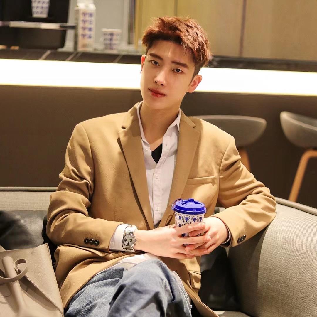 一个美男子的好磁场