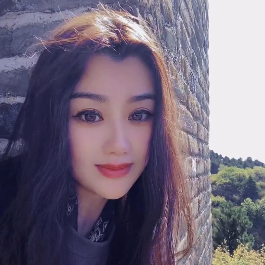 阿赞女装