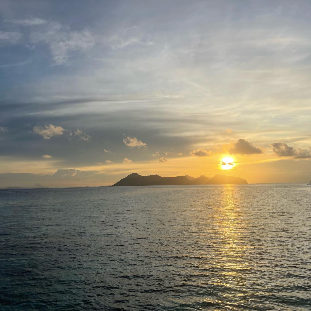 天上有朵屁做的云