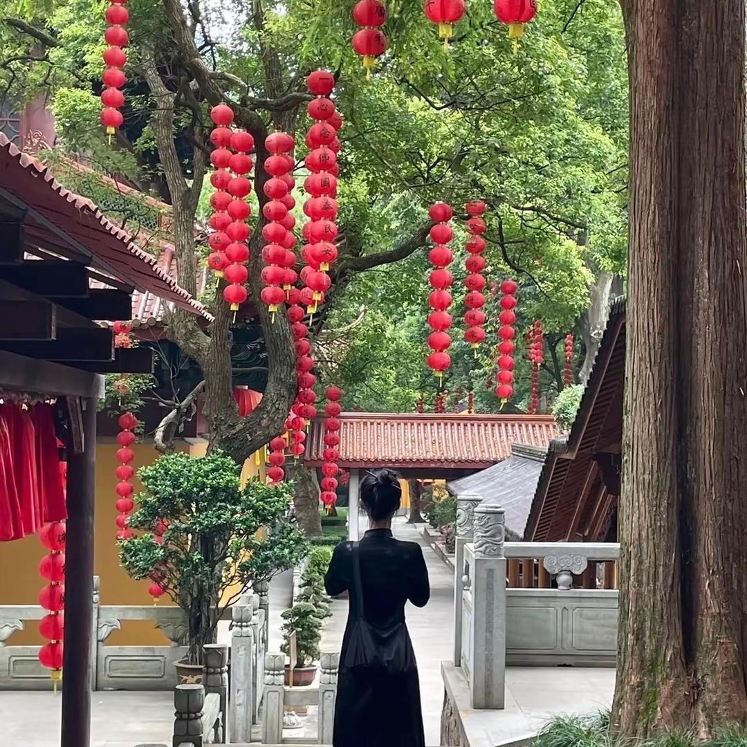 喜欢小雨的小女孩💕