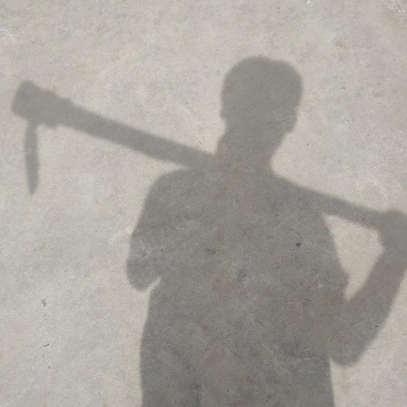 183的身高  猛踹你的腰！