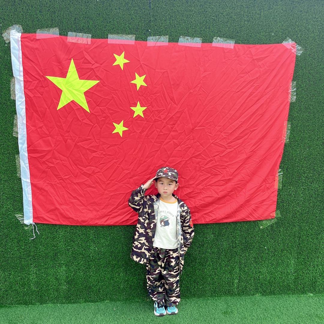 花花绿绿的邱如白