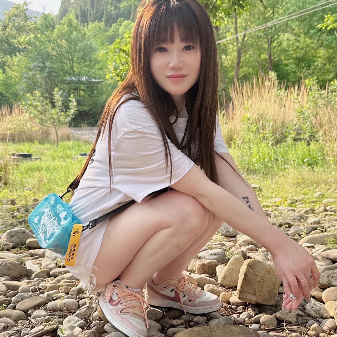 FENG 小艳吖 ෆ◞◟˃̶̤⌄˂̶̤⋆