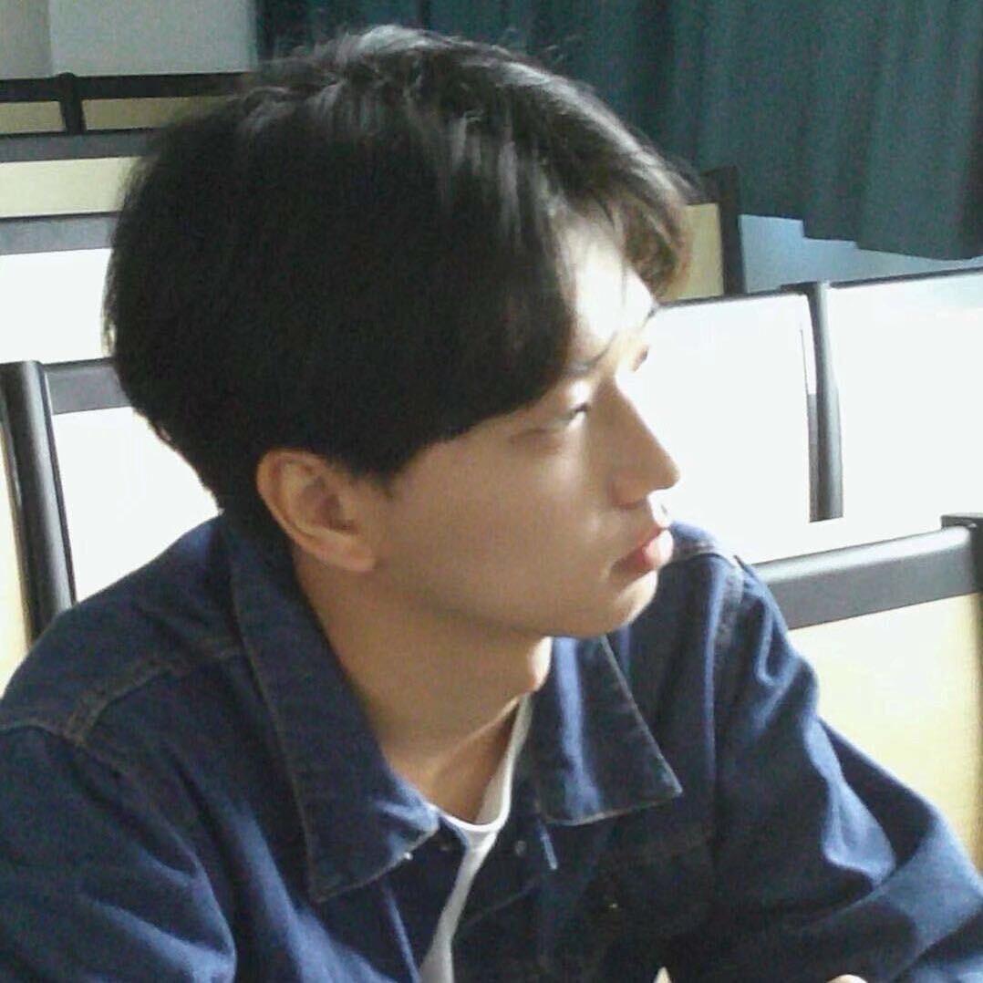 阿伟在打电动