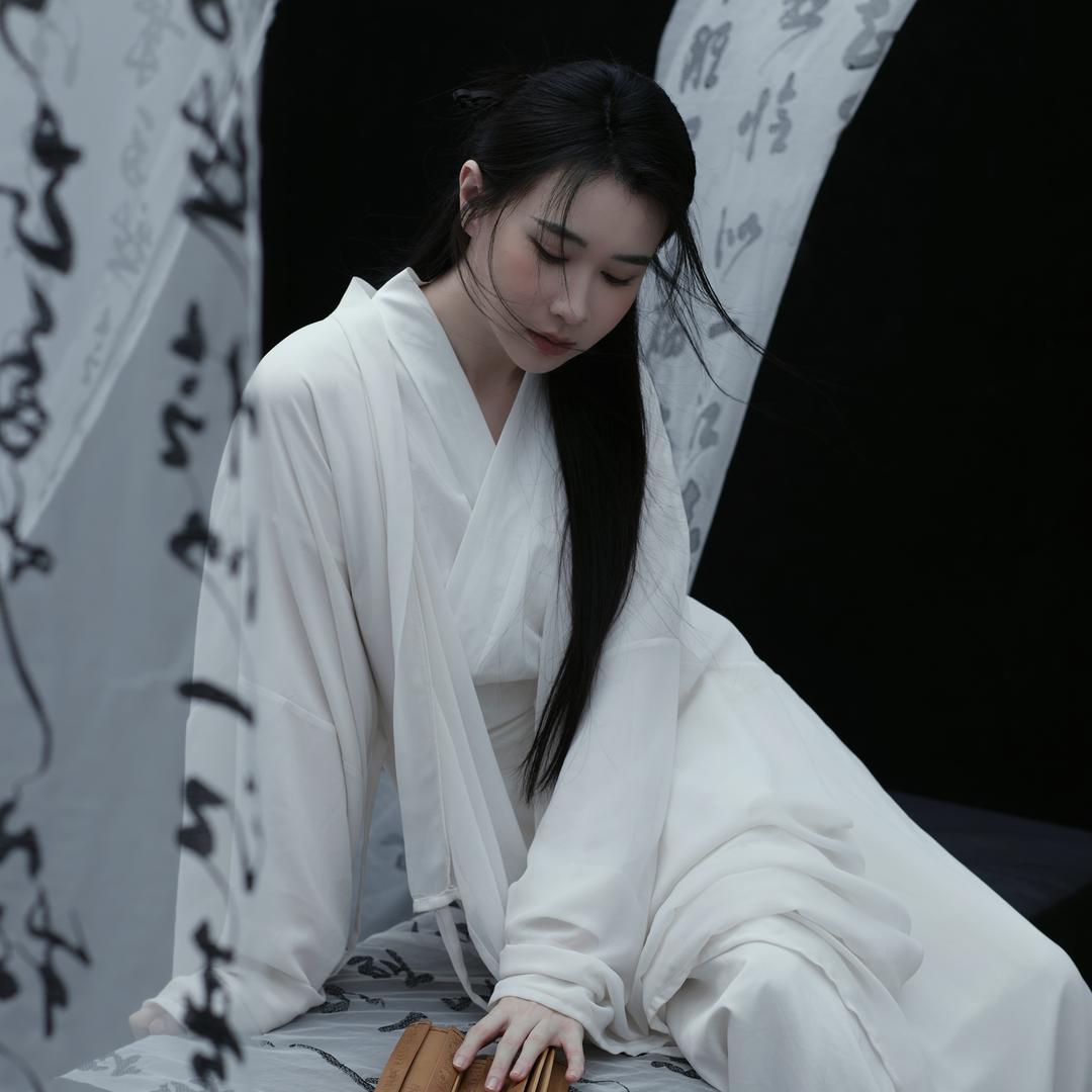 不会穿串的神奇女侠
