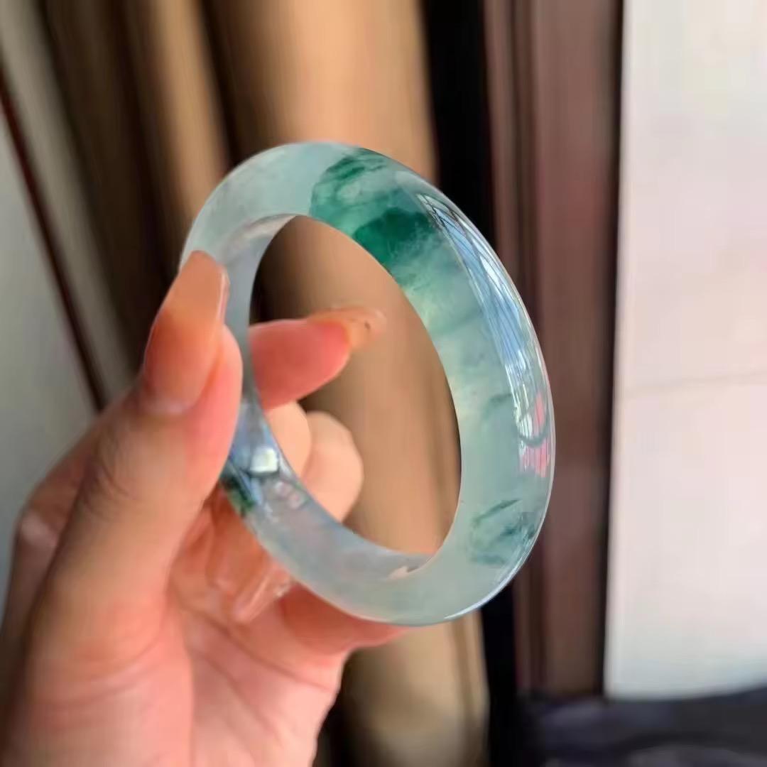金鲤寻翠（平洲翡翠手镯）